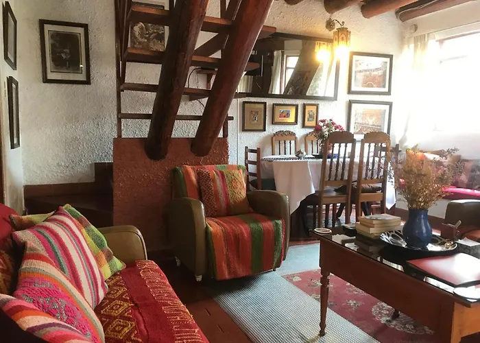 2br 2ba 2 Floor Apt With Fireplace - 5 Block From Square *